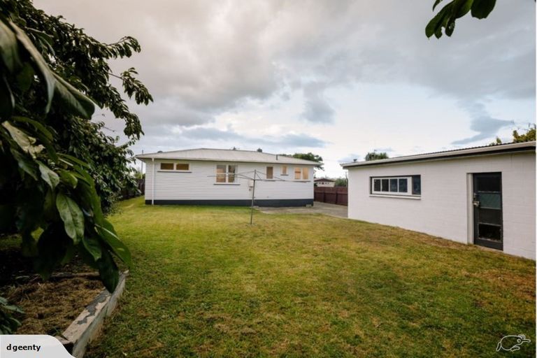 Photo of property in 79 Collins Road, Melville, Hamilton, 3206