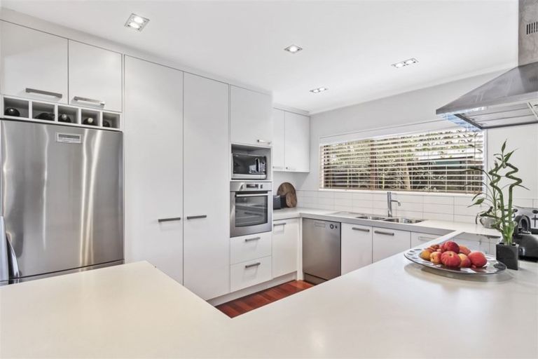 Photo of property in 13 James Evans Drive, Northcote, Auckland, 0627