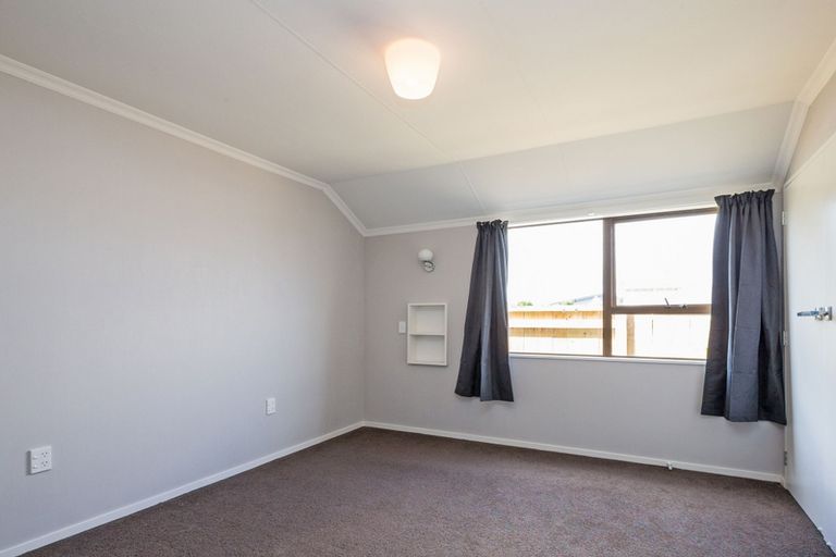 Photo of property in 140 Roberts Line, Kelvin Grove, Palmerston North, 4414