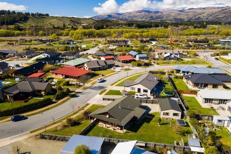 Photo of property in 24 Frye Crescent, Albert Town, Wanaka, 9305