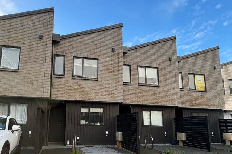 Photo of property in 9/28 Westgate Drive, Westgate, Auckland, 0614