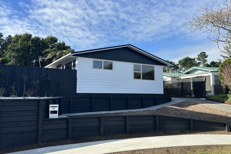 Photo of property in 17 Carlton Terrace, Westown, New Plymouth, 4310