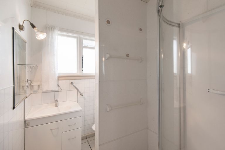 Photo of property in 16 Coopers Road, Dallington, Christchurch, 8061