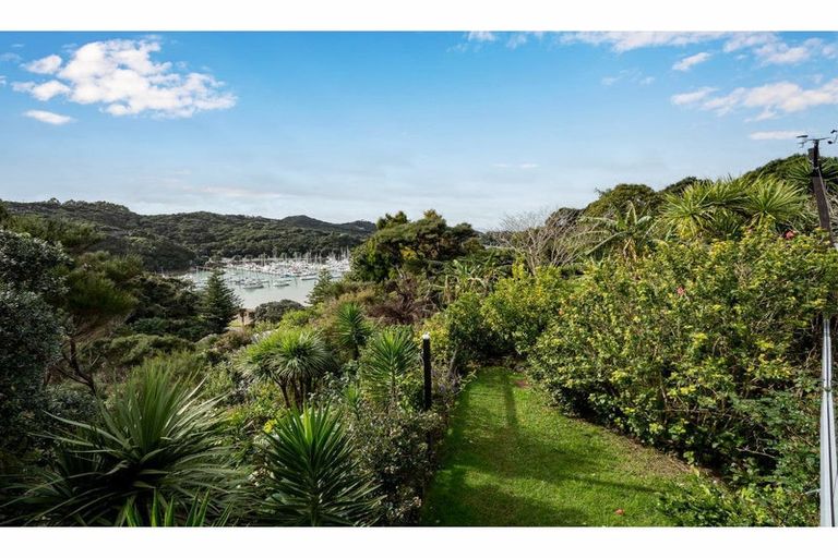 Photo of property in 87 Doves Bay Road, Kerikeri, 0294