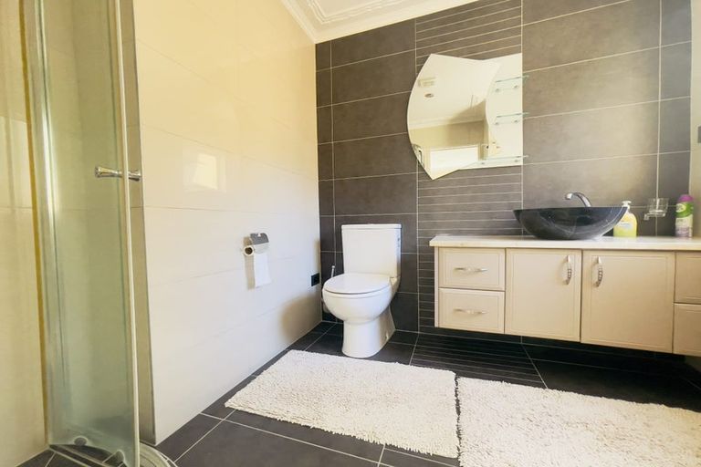 Photo of property in 51a The Esplanade, Eastern Beach, Auckland, 2012