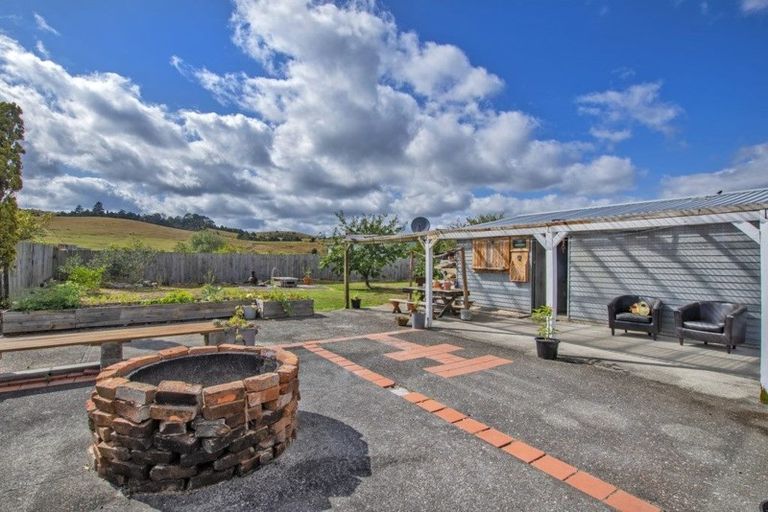 Photo of property in 56 Valley Road, Hikurangi, 0114