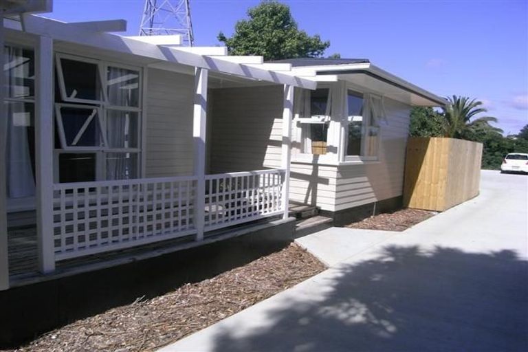 Photo of property in 42 Cobham Crescent, Kelston, Auckland, 0602