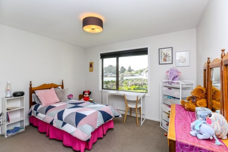 Photo of property in 14 Te Arakete Place, Hurworth, New Plymouth, 4310