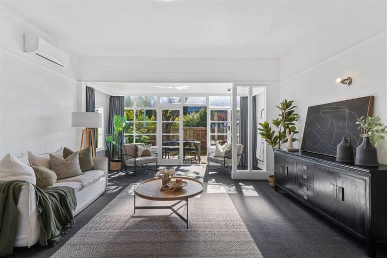 Photo of property in 28 Straven Road, Riccarton, Christchurch, 8011