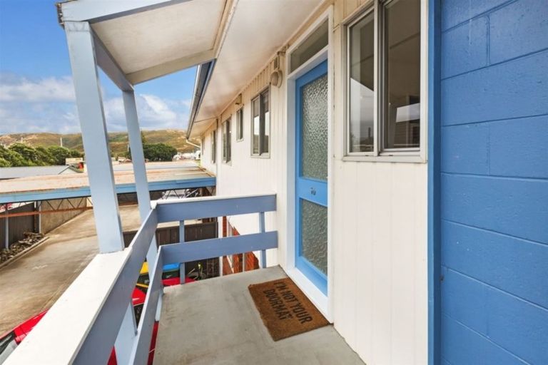 Photo of property in 10/35 Mana Esplanade, Paremata, Porirua, 5026