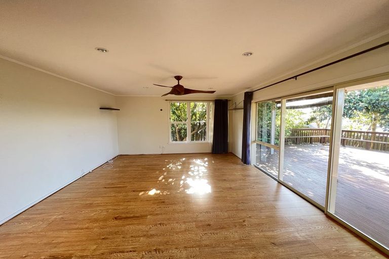 Photo of property in 47 Lysander Crescent, Beach Haven, Auckland, 0626