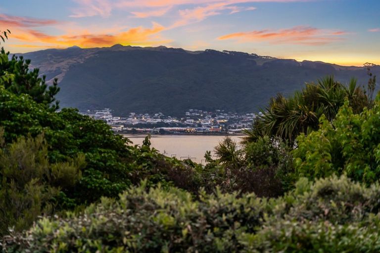 Photo of property in 11 Moray Place, Papakowhai, Porirua, 5024