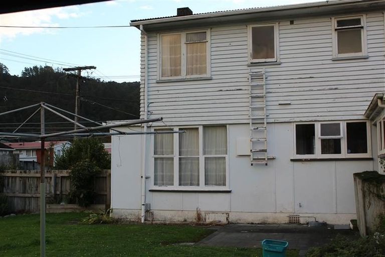 Photo of property in 11 Wainhouse Street, Stokes Valley, Lower Hutt, 5019