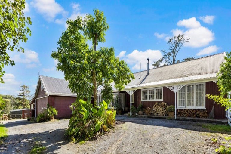 Photo of property in 98 Hanham Road, Kumeu, 0891