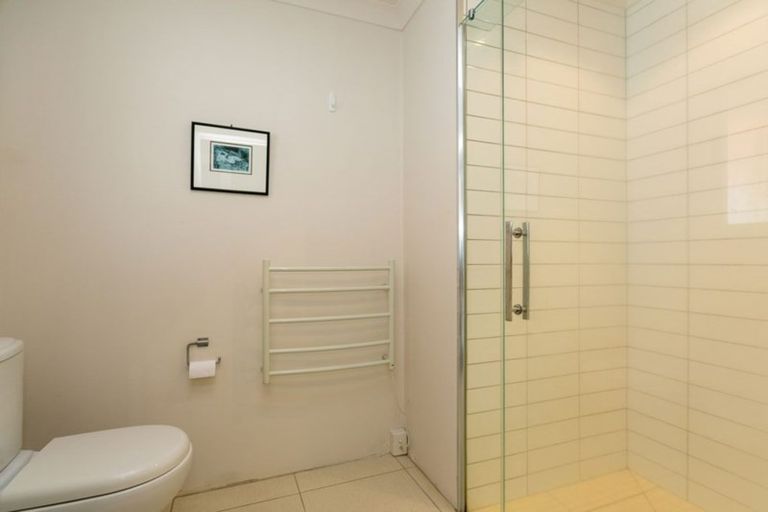 Photo of property in 5 Pendarves Street, New Plymouth, 4310