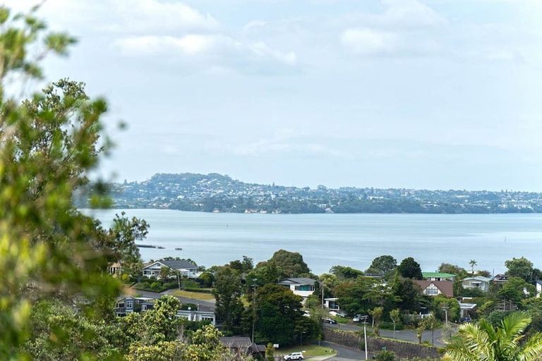 Photo of property in 6 Anchor Place, Beach Haven, Auckland, 0626