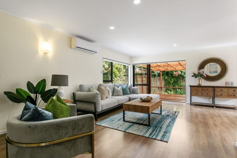 Photo of property in 1/19 Bond Crescent, Forrest Hill, Auckland, 0620