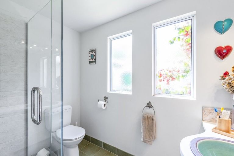 Photo of property in 75 Makora Road, Otaihanga, Paraparaumu, 5036