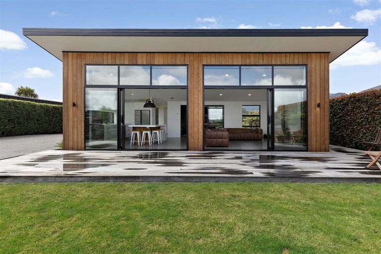 Photo of property in 99 Cashmere Bay Road, Moana, 7875