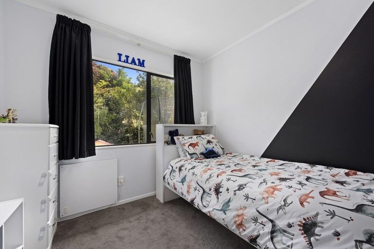 Photo of property in 59 Pokohiwi Road, Normandale, Lower Hutt, 5010