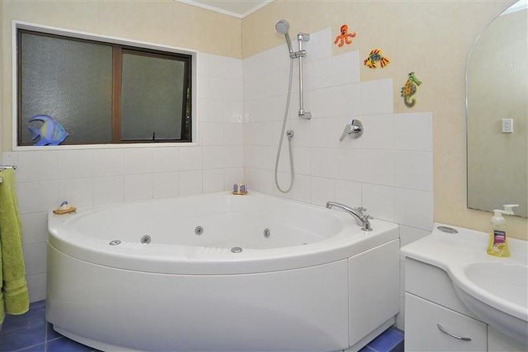 Photo of property in 9 Cantua Close, Totara Heights, Auckland, 2105