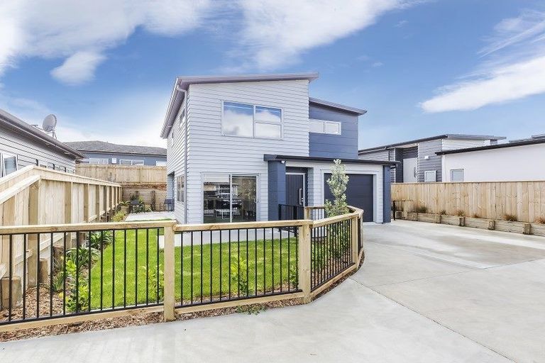 Photo of property in 2/90c Endeavour Drive, Whitby, Porirua, 5024