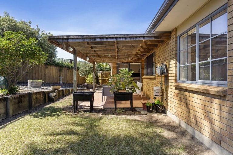 Photo of property in 3 Harobed Place, Weymouth, Auckland, 2103