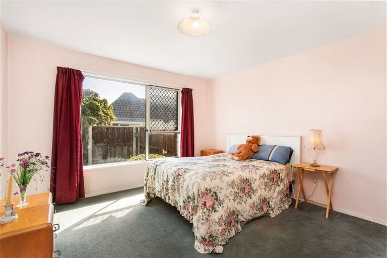 Photo of property in 2/9 Wyatt Place, Russley, Christchurch, 8042