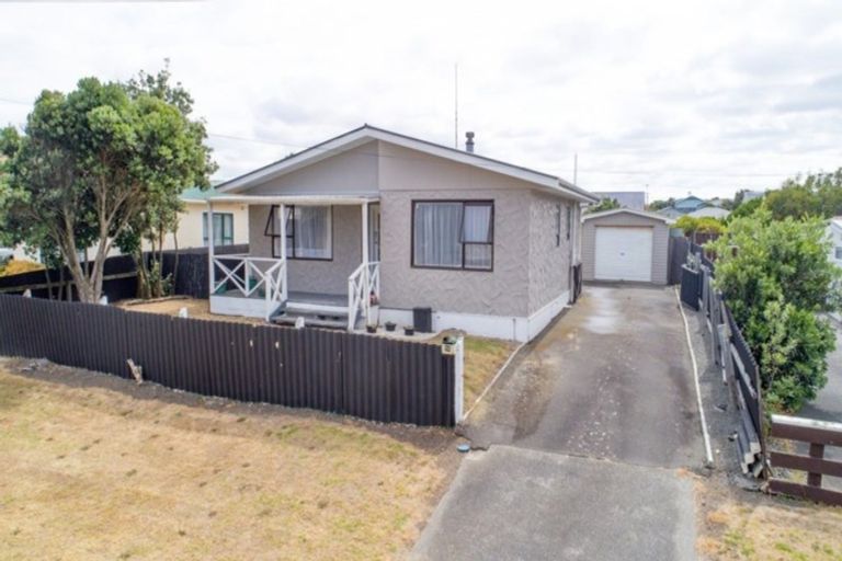 Photo of property in 52 Matai Street, Castlecliff, Whanganui, 4501