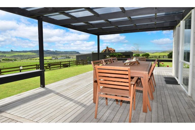 Photo of property in 7 Kaipara Lake Road, South Head, Helensville, 0874