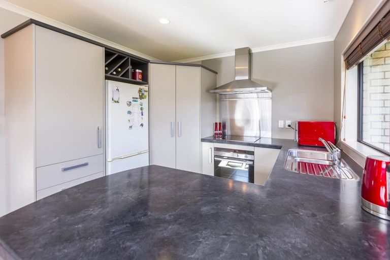 Photo of property in 2 Percy Kinsman Crescent, Riverstone Terraces, Upper Hutt, 5018