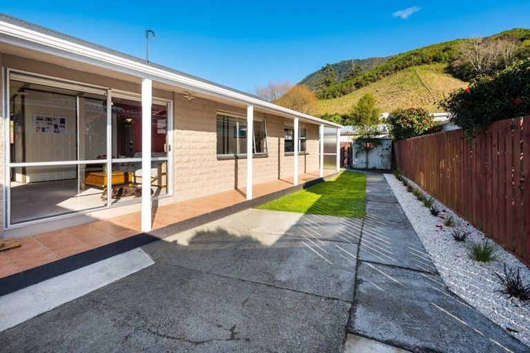 Photo of property in 11 Cornwall Street, Picton, 7220