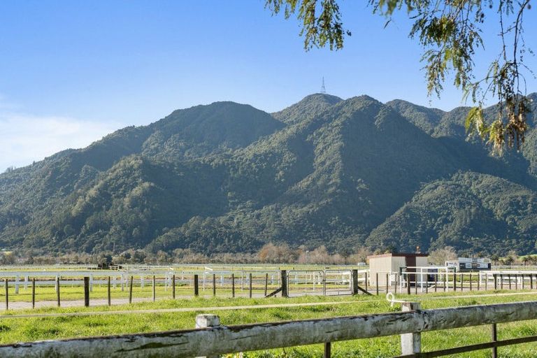 Photo of property in 52 Racecourse Road, Te Aroha, 3393