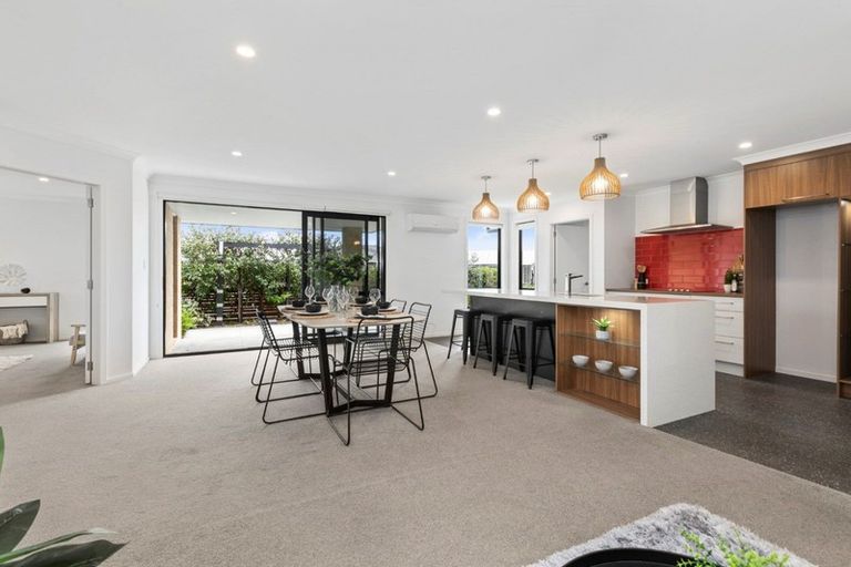 Photo of property in 2 Te Kio Crescent, Papamoa Beach, Papamoa, 3118