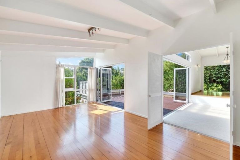 Photo of property in 42 Woodstock Road, Forrest Hill, Auckland, 0620