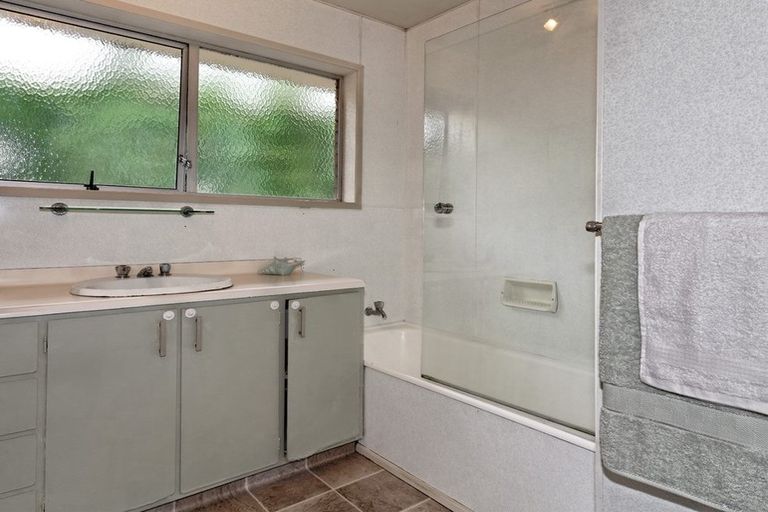 Photo of property in 2/55a West Lynn Road, Titirangi, Auckland, 0604