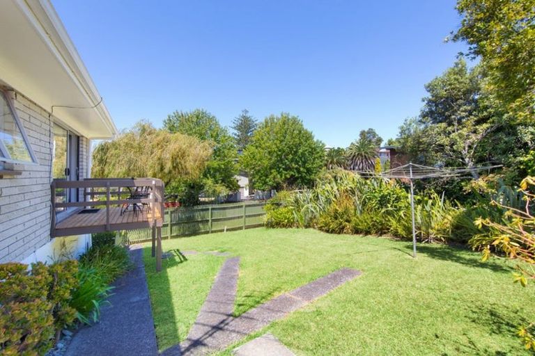 Photo of property in 2/45 Knightsbridge Drive, Forrest Hill, Auckland, 0620