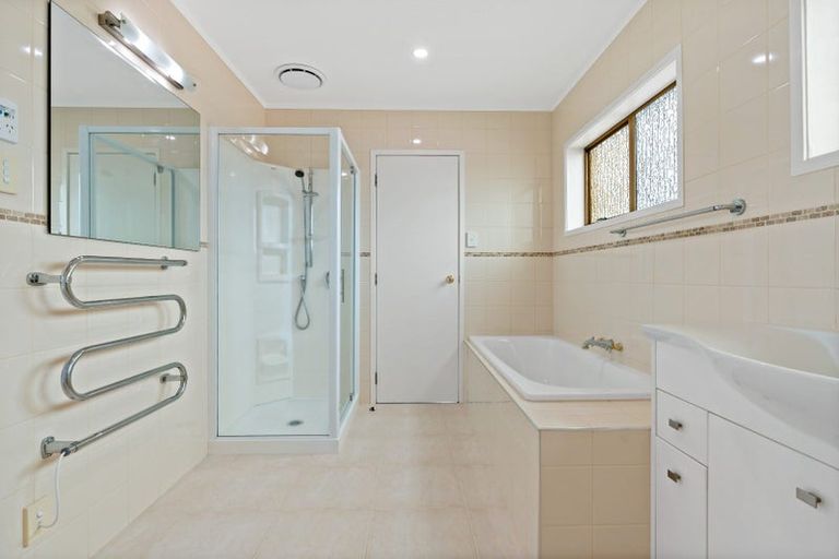 Photo of property in 18 Folkestone Street, Murrays Bay, Auckland, 0630