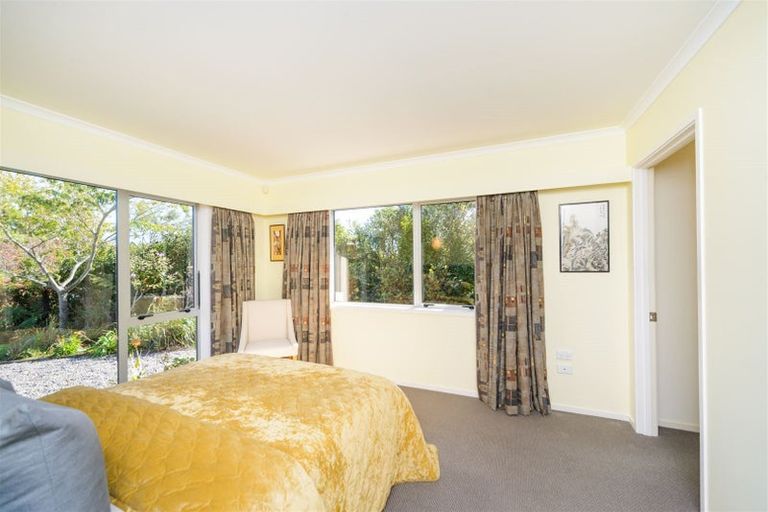 Photo of property in 24 La Lena Grove, Fitzherbert, Palmerston North, 4410