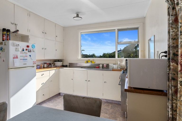 Photo of property in 64 Hinemoa Street, Levin, 5510