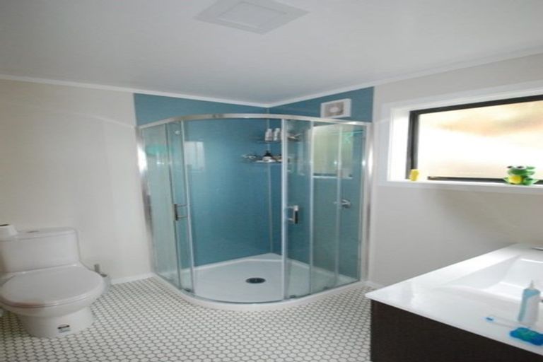 Photo of property in 2 Kapil Grove, Khandallah, Wellington, 6035