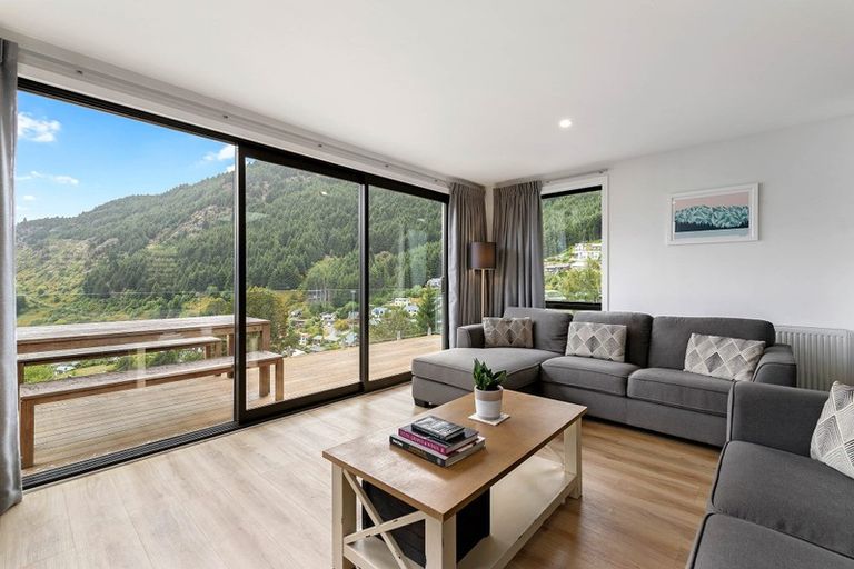 Photo of property in 15a Mackinnon Terrace, Sunshine Bay, Queenstown, 9300