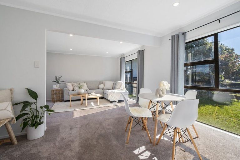 Photo of property in 18 Suzanne Grove, Kelvin Grove, Palmerston North, 4414