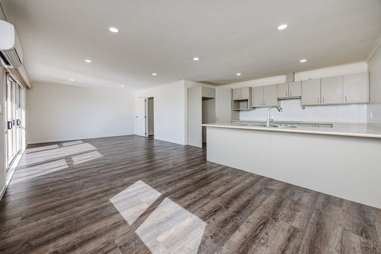 Photo of property in 24 Lime Crescent, Papakura, 2110