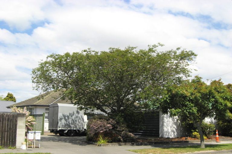 Photo of property in 2/34 Appleby Crescent, Burnside, Christchurch, 8053