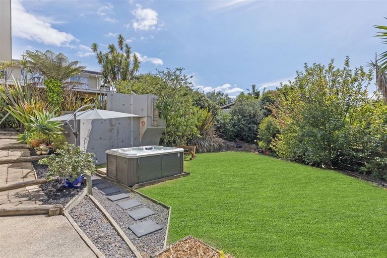 Photo of property in 64 Tamahere Drive, Glenfield, Auckland, 0629