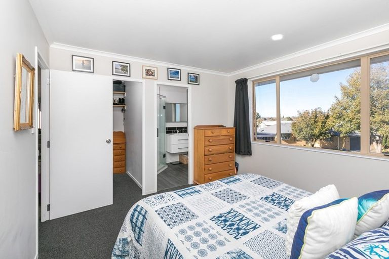 Photo of property in 33 Antrim Place, Nawton, Hamilton, 3200