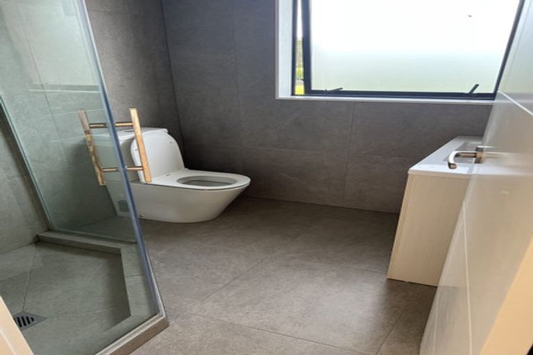 Photo of property in 12 Te Awa Place, Red Beach, 0932