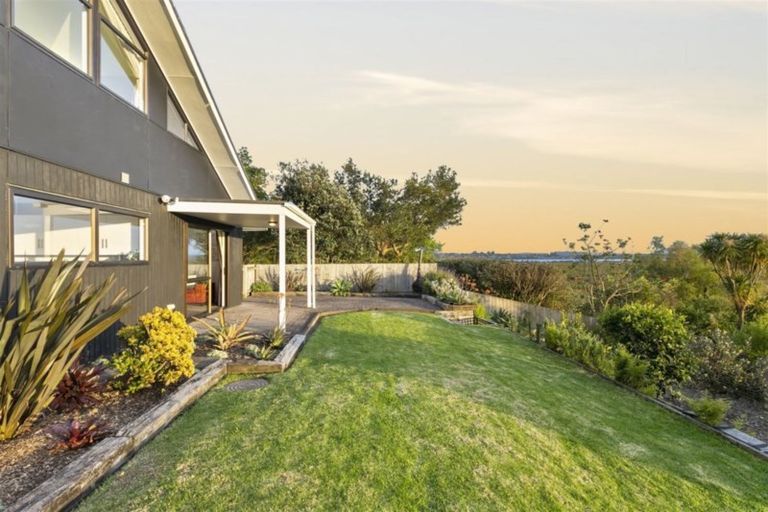 Photo of property in 1/44 Rewarewa Road, Te Atatu Peninsula, Auckland, 0610