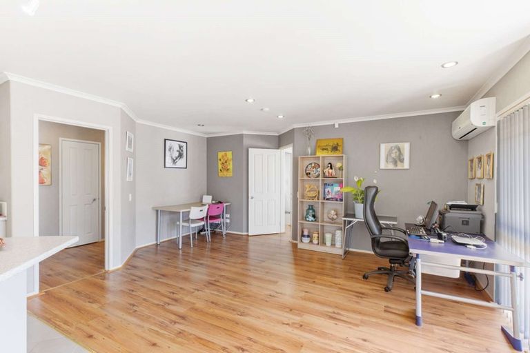 Photo of property in 20 Mandalay Place, Waiuku, 2123